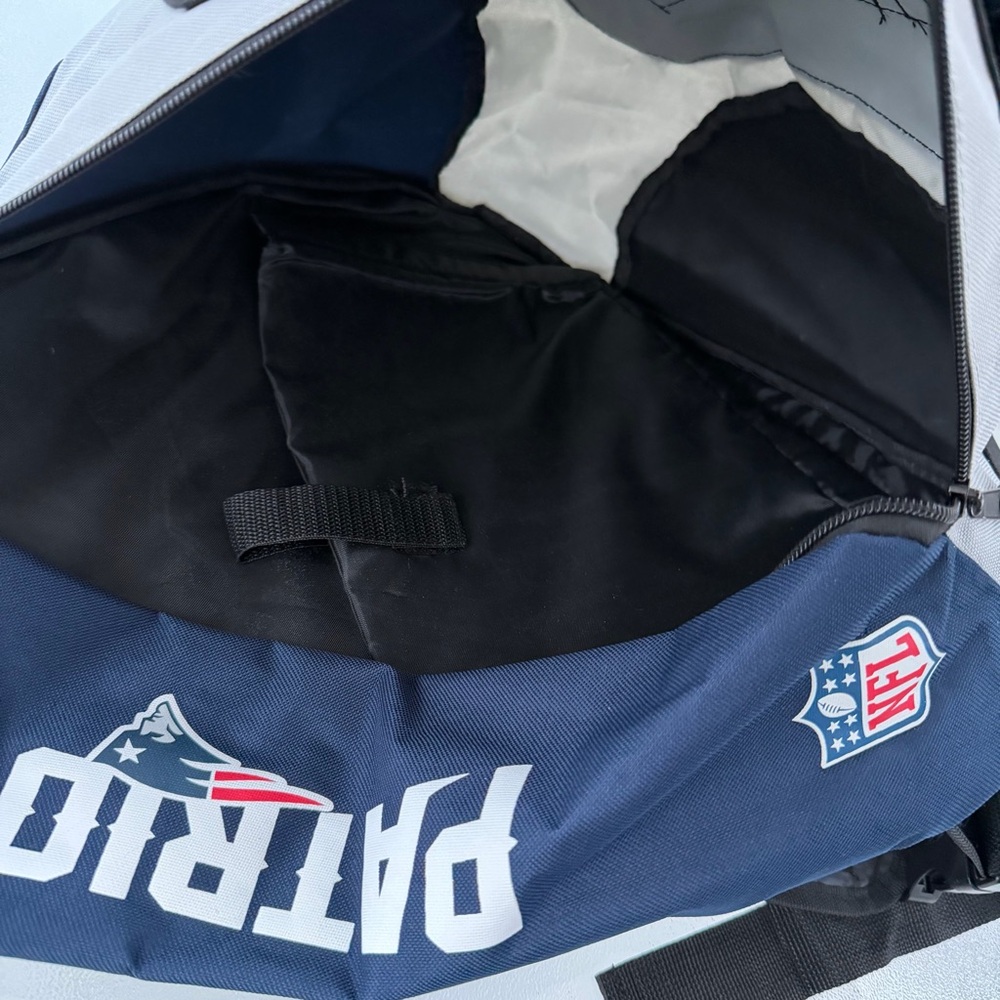 NFL New England Patriots Navy and Gray Leadoff Sling Backpack - Picture 6 of 9